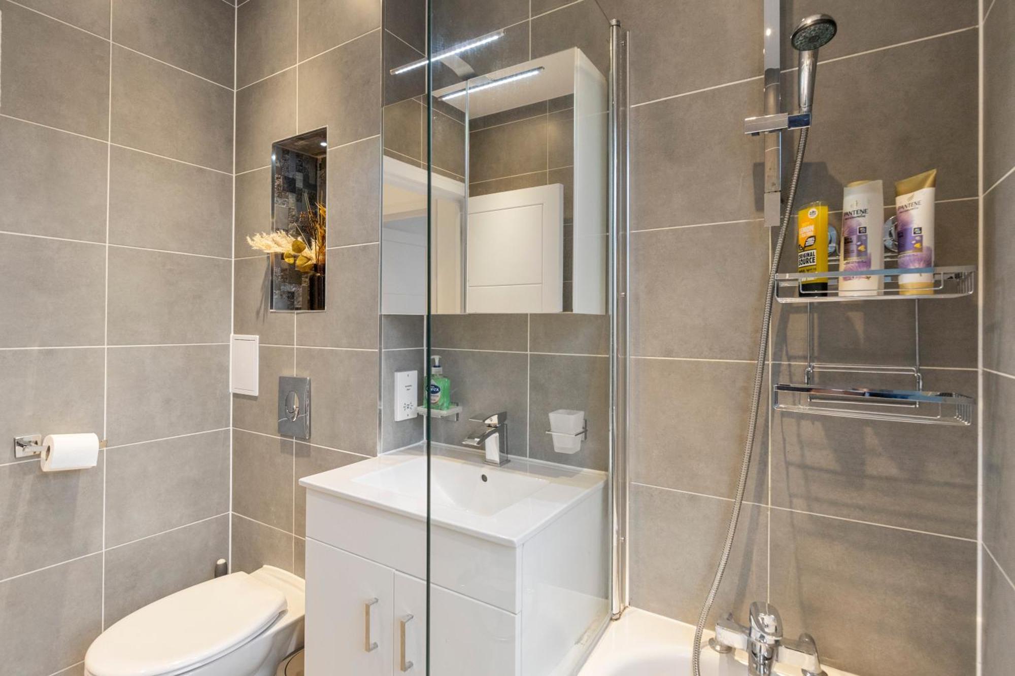 Cosy Retreat In The Heart Of Golders London
